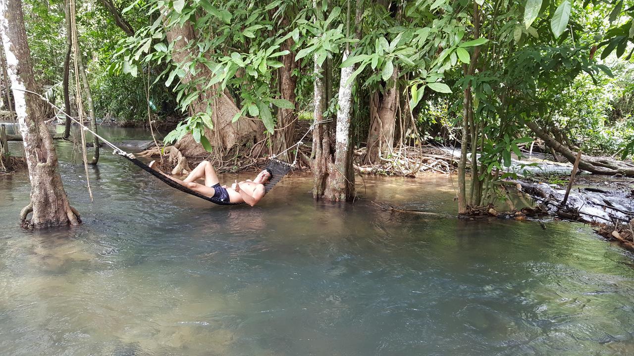 Hug Rimtharn Hotel Ban Khao Klom Exterior foto